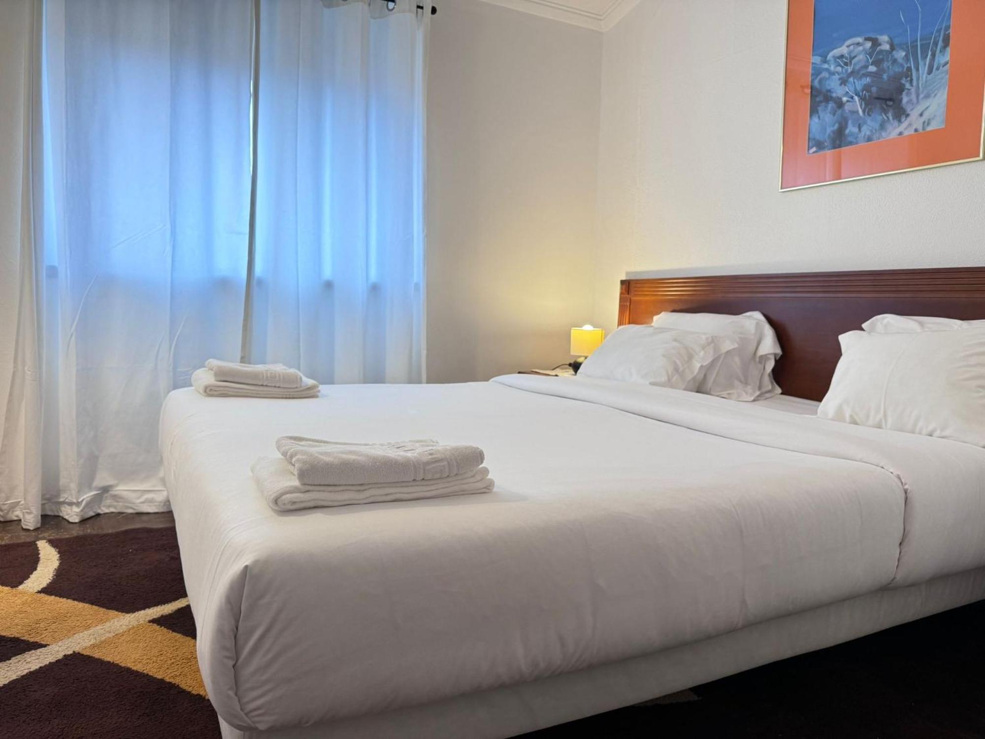 The Pearl - Cascais Guest House - City & Beach Екстер'єр фото
