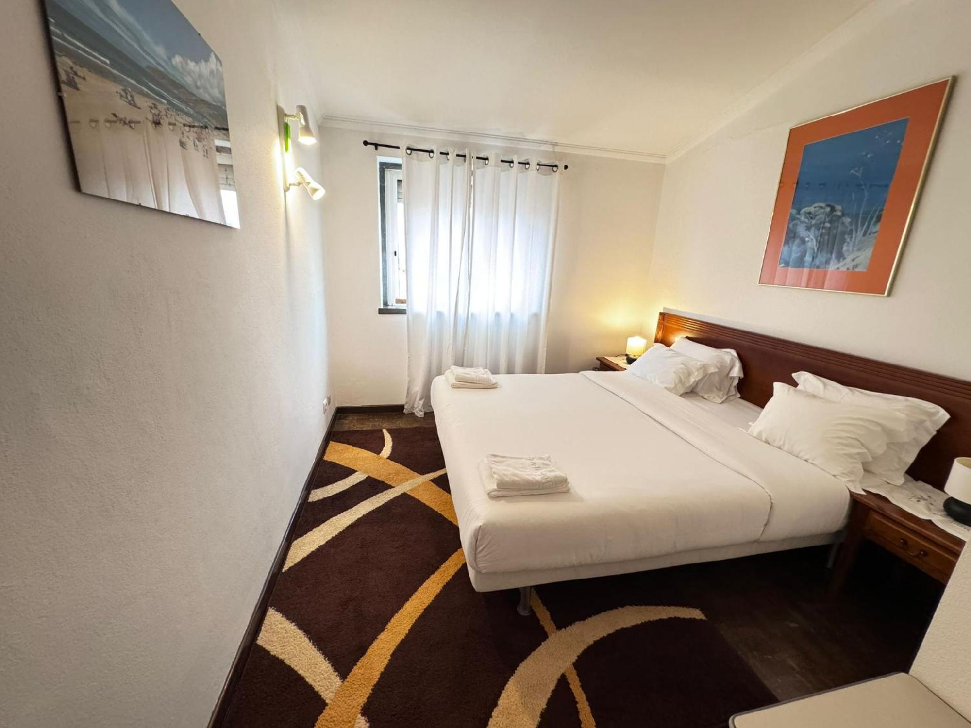 The Pearl - Cascais Guest House - City & Beach Екстер'єр фото